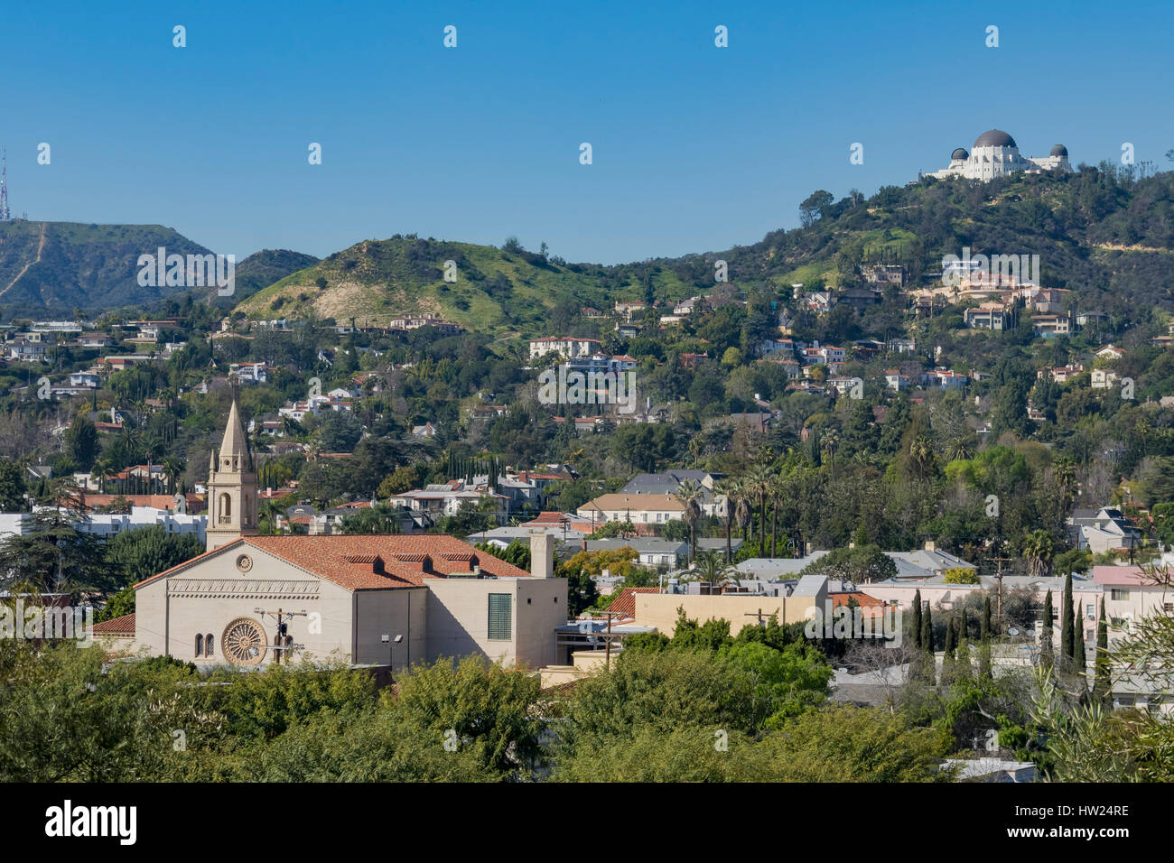 Schöne Stadtbild mit LA Full Gospel Church und Griffith Observatory Barnsdall Art Park, Los Angeles, Kalifornien Stockfoto