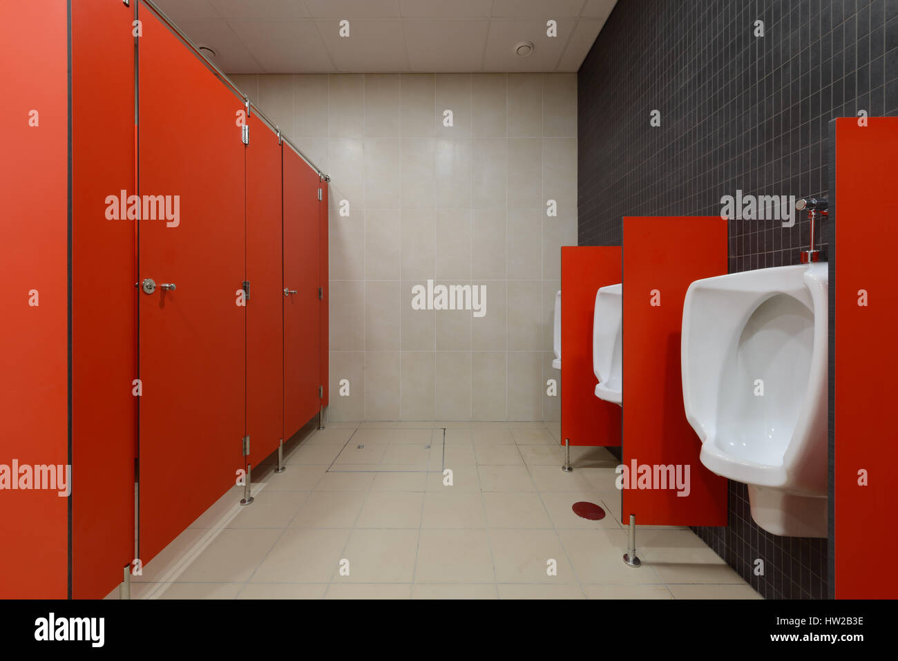 Urinale auf öffentliches Bad Stockfoto