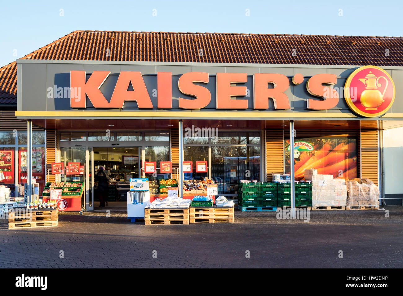 Kaisers Supermarkt in Köln. Kaisers ist eine deutsche Supermarktkette und im Prozess der Verkauf an die EDEKA-Gruppe. Stockfoto