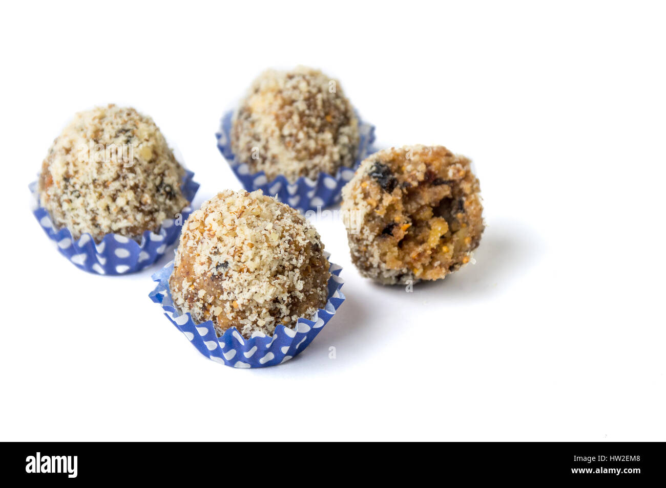 Hausgemachte Walnuss Cookies in blauem Papier Tassen Stockfoto