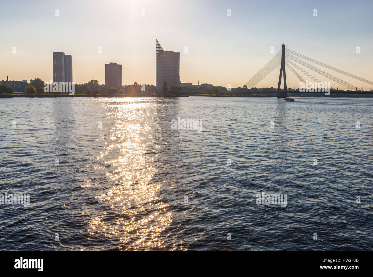 Vansu Schrägseilbrücke über Düna Fluss (auch genannt westliche Dwina) in Riga, Hauptstadt der Republik Lettland Stockfoto