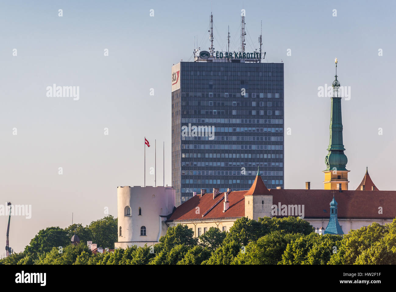 Blick vom Steinbrücke mit Rigaer Schloss und Ministerium für Landwirtschaft Industrie Gebäude in Riga, Hauptstadt der Republik Lettland Stockfoto