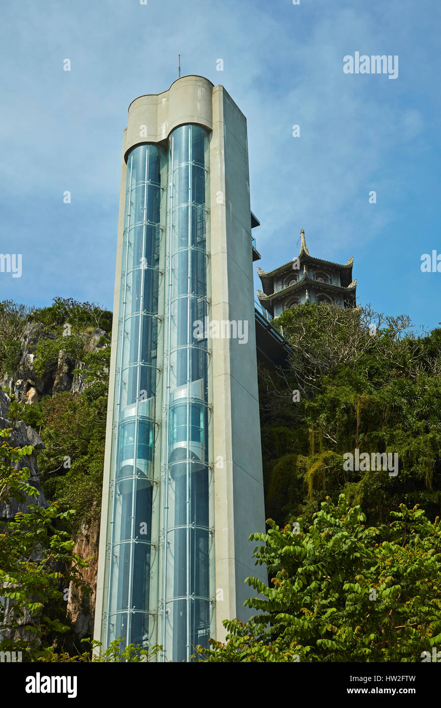 Aufzug und Pagode, Marble Mountains, Da Nang, Vietnam Stockfoto