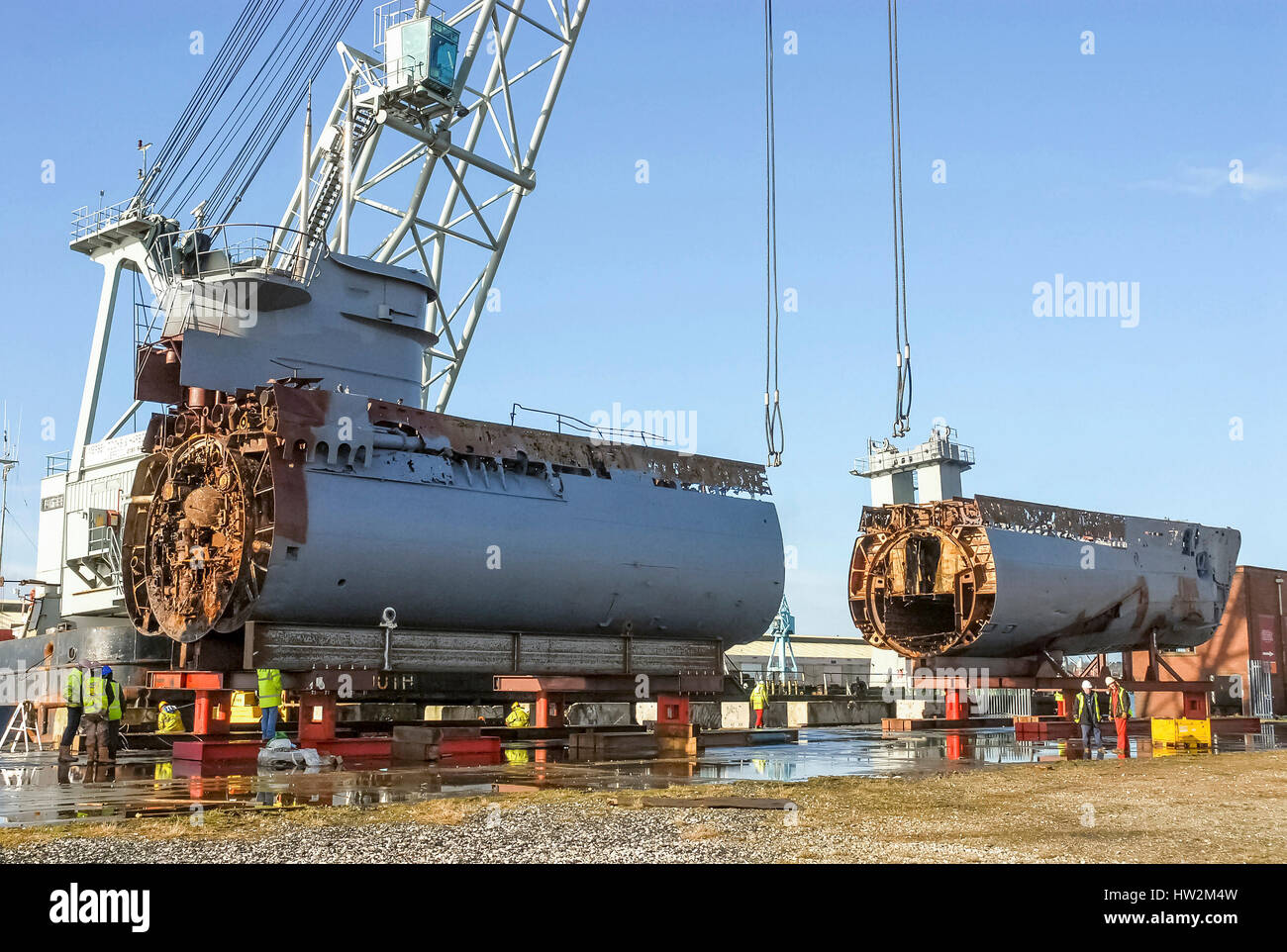 Merseytravel uBoot U 534 bekommt in den Birkenhead Docks in Stücke