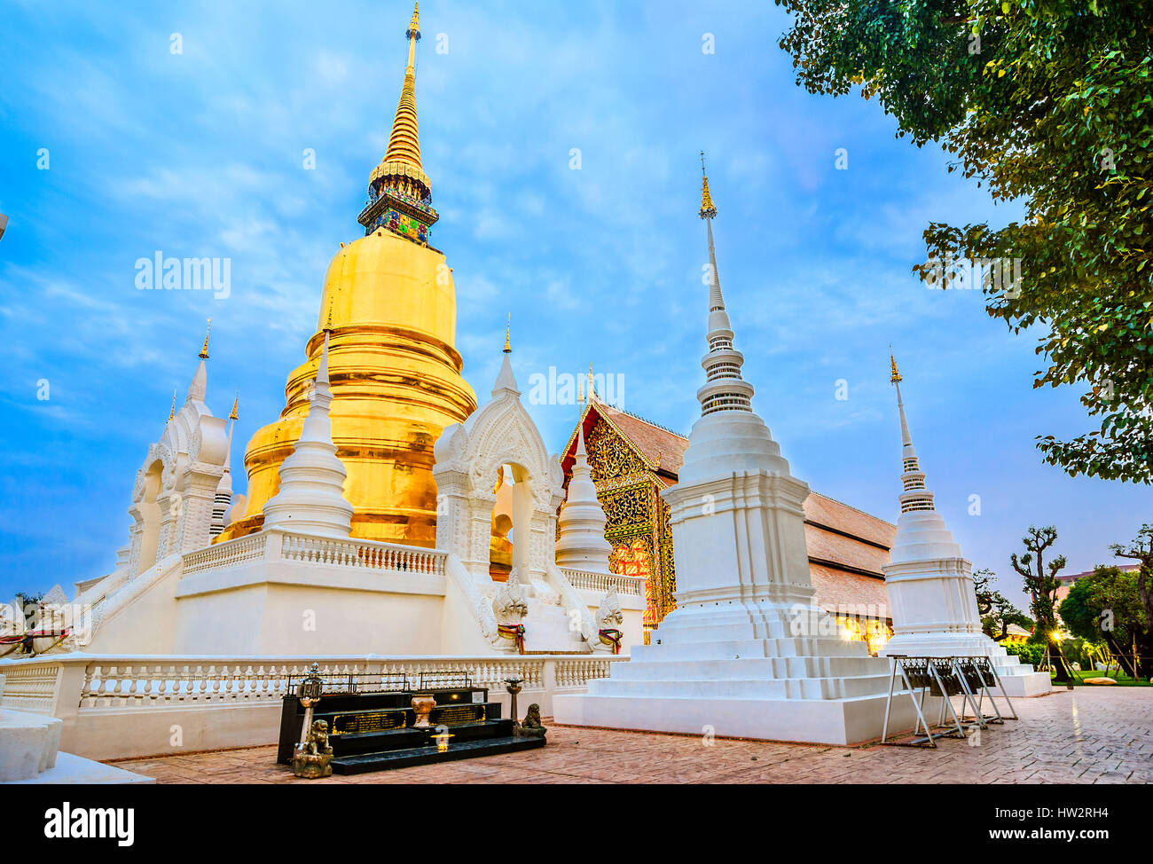Wat Suan Dok ist eine buddhistische Tempelanlage Wat in Chiang Mai, Nordthailand. Es ist eine königliche Tempel dritter Klasse. Der Tempel befindet sich am Suthep roa Stockfoto