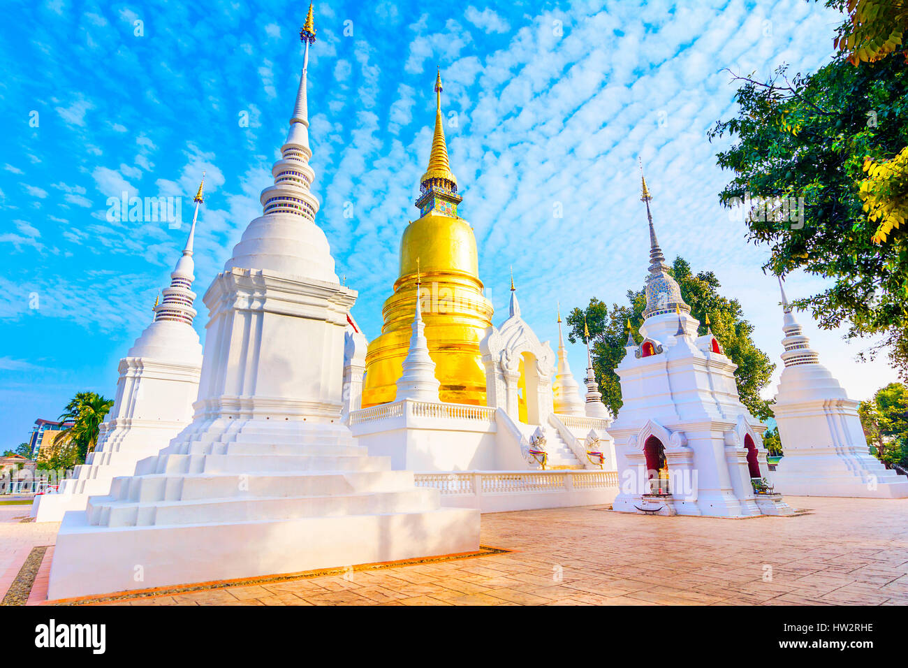 Wat Suan Dok ist eine buddhistische Tempelanlage Wat in Chiang Mai, Nordthailand. Es ist eine königliche Tempel dritter Klasse. Der Tempel befindet sich am Suthep roa Stockfoto