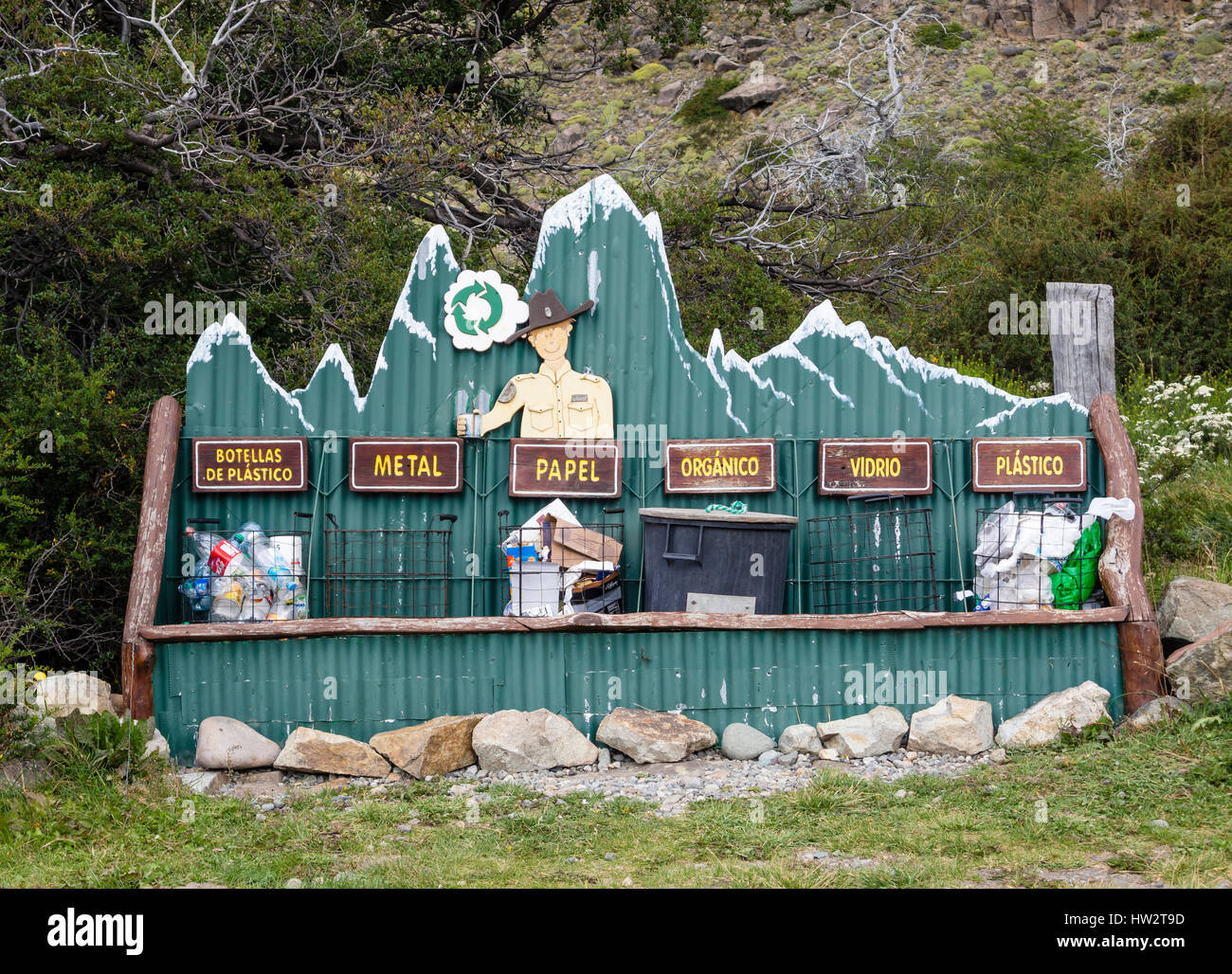 Müll-Recycling, separate Lagerplätze für Metall, Kunststoff, Papier, Verwaltung des Nationalparks, der Nationalpark Los Glaciares, Patagonien, Argentinien Stockfoto