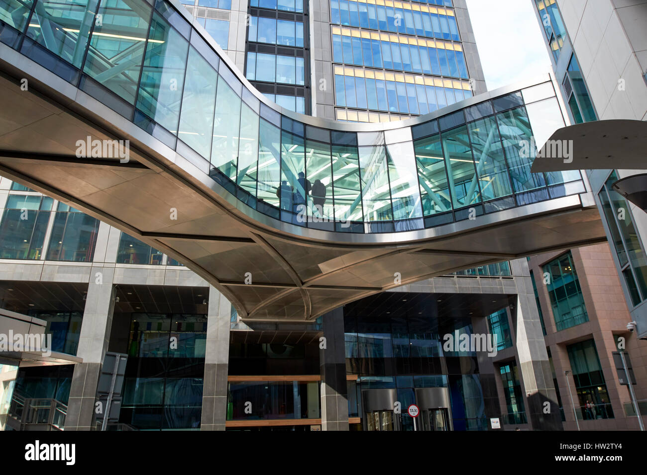 Google dockt Montevetro Gebäude und Hyperlink Verbindung Fußgängerbrücke Dublin Irland Stockfoto