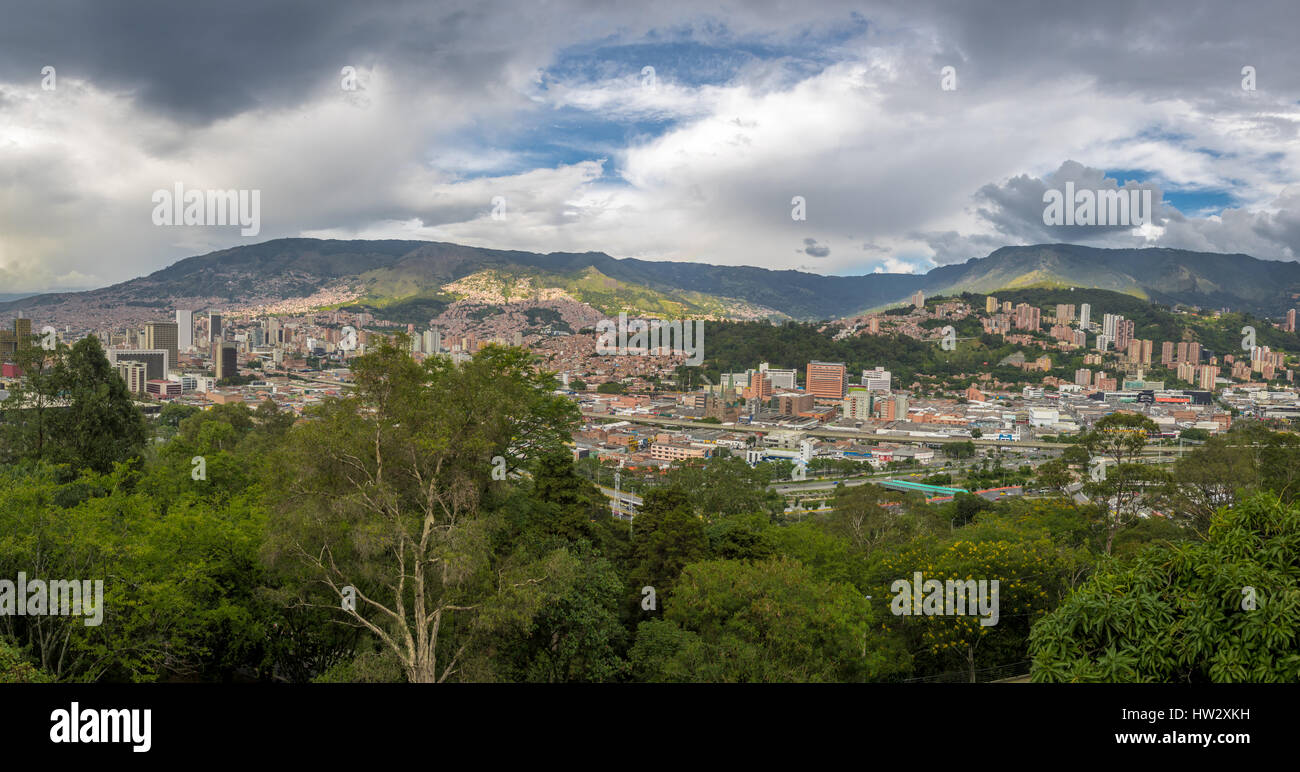 Panoramische Luftaufnahme von Medellin, Kolumbien Stockfoto