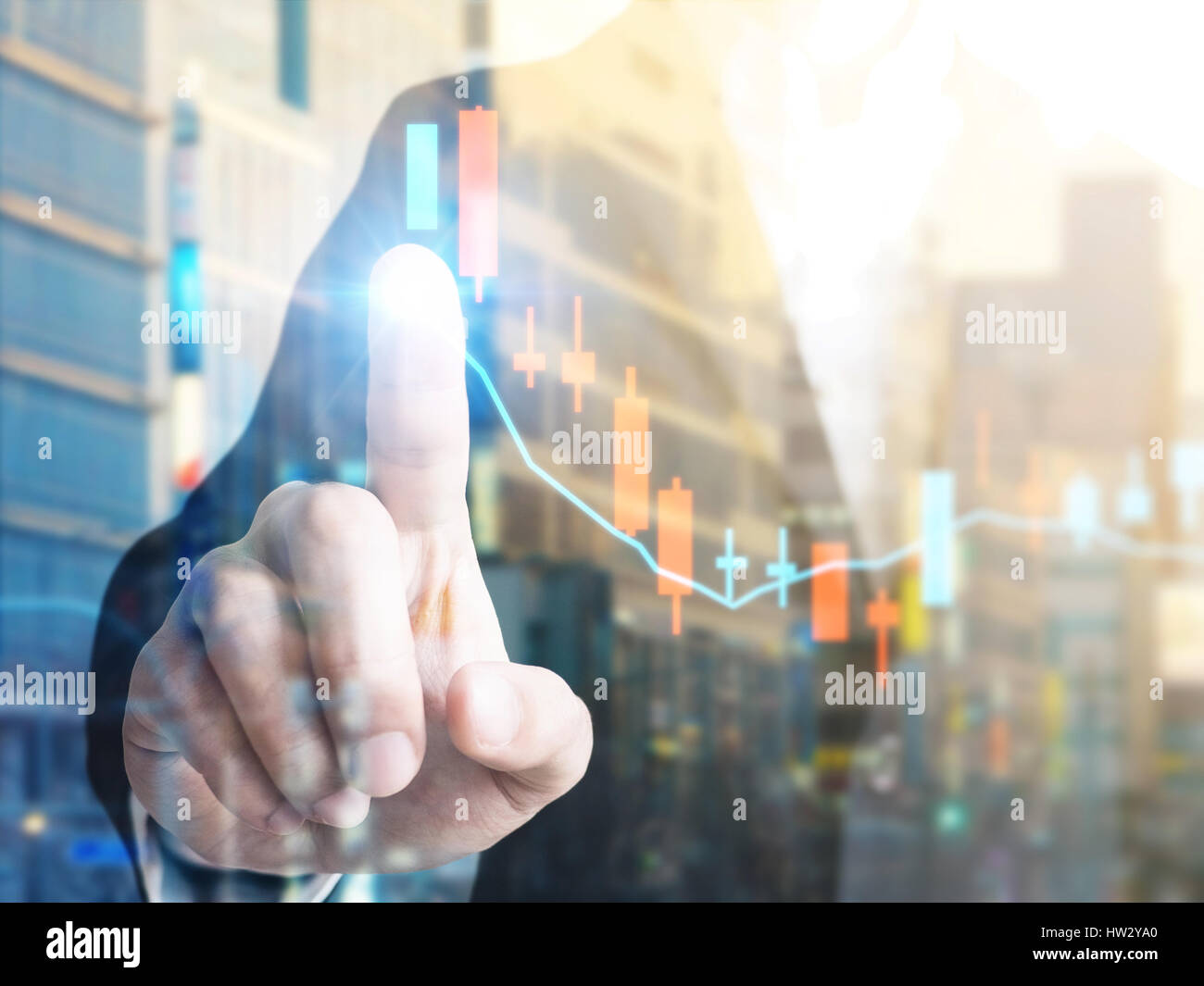Doppelbelichtung Geschäftsmann mit Trading-Grafik auf dem Stadtbild Hintergrund, finanzielle Geschäftskonzept Stockfoto
