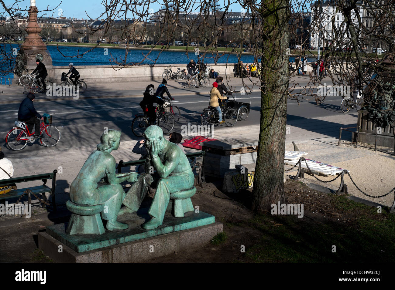 Dronning Louises Brücke, ein beliebter lokaler Treffpunkt, Kopenhagen, Dänemark Stockfoto