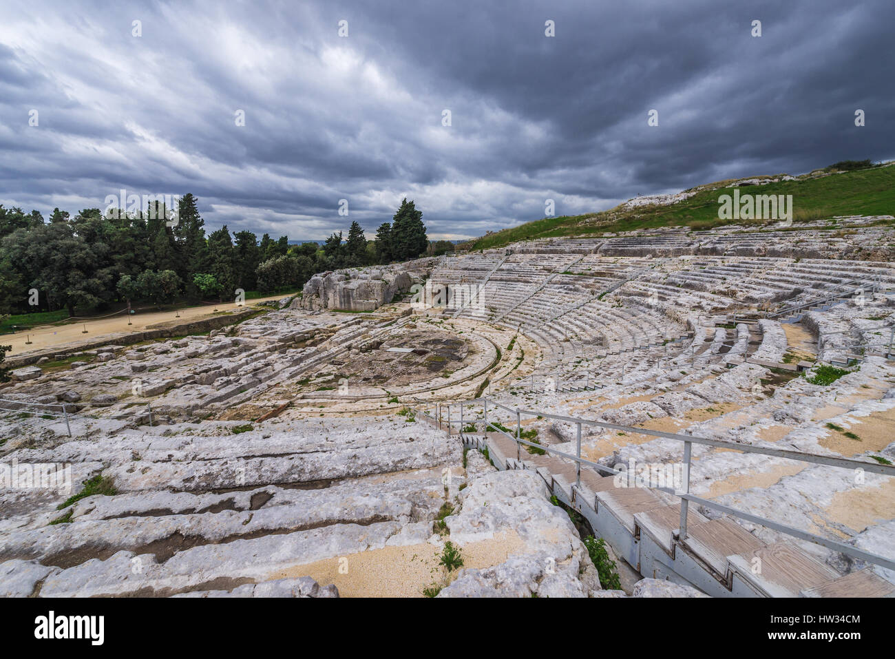 Alte Ruinen des griechischen Theaters vom 5. Jahrhundert v. Chr. in Neapolis archäologischen Park in Syrakus Stadt, südöstlich Ecke der Insel Sizilien, Italien Stockfoto