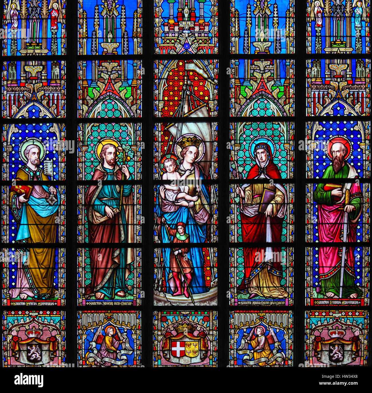 Glasfenster in der Kirche von unserer lieben Frau von der Sablon in