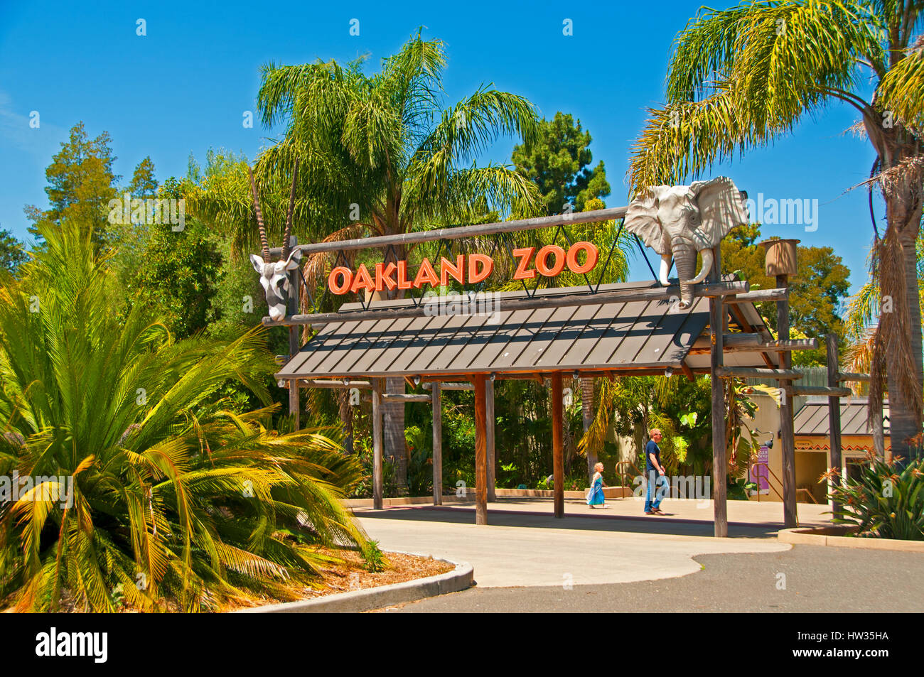 Eingang zum Oakland Zoo in Knowland Staatspark, Oakland, Kalifornien Stockfoto