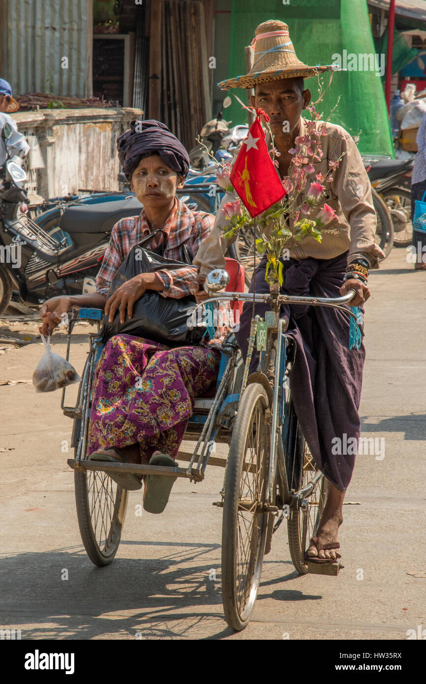 Lokalen Rikscha Taxi, Danubyu, Myanmar Stockfoto