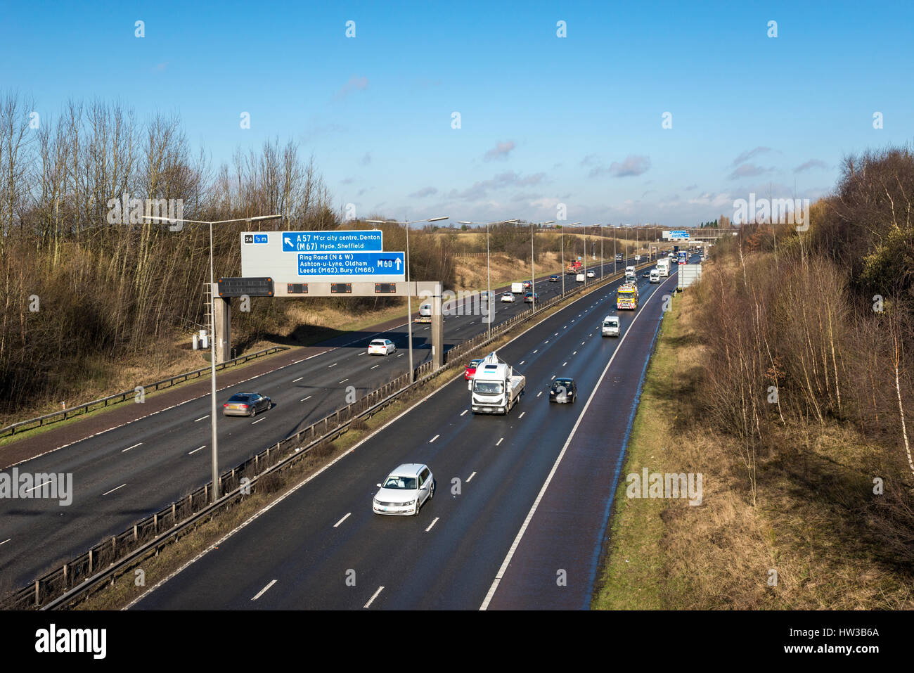 Fahrzeuge auf der Autobahn M60 in der Nähe von Stockport, Greater Manchester, England. Stockfoto