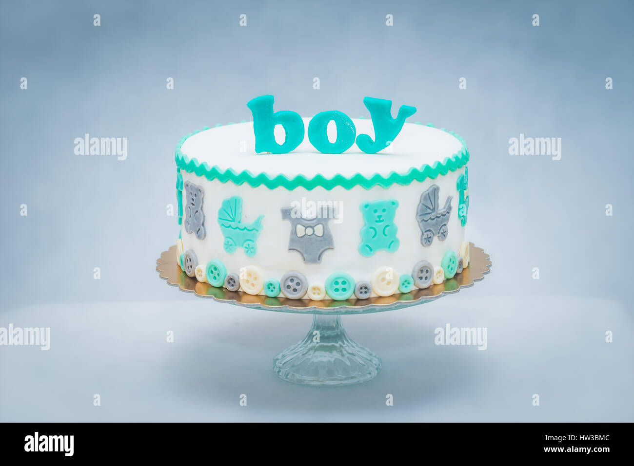 Baby-Dusche-Kuchen auf weißem Hintergrund Stockfoto