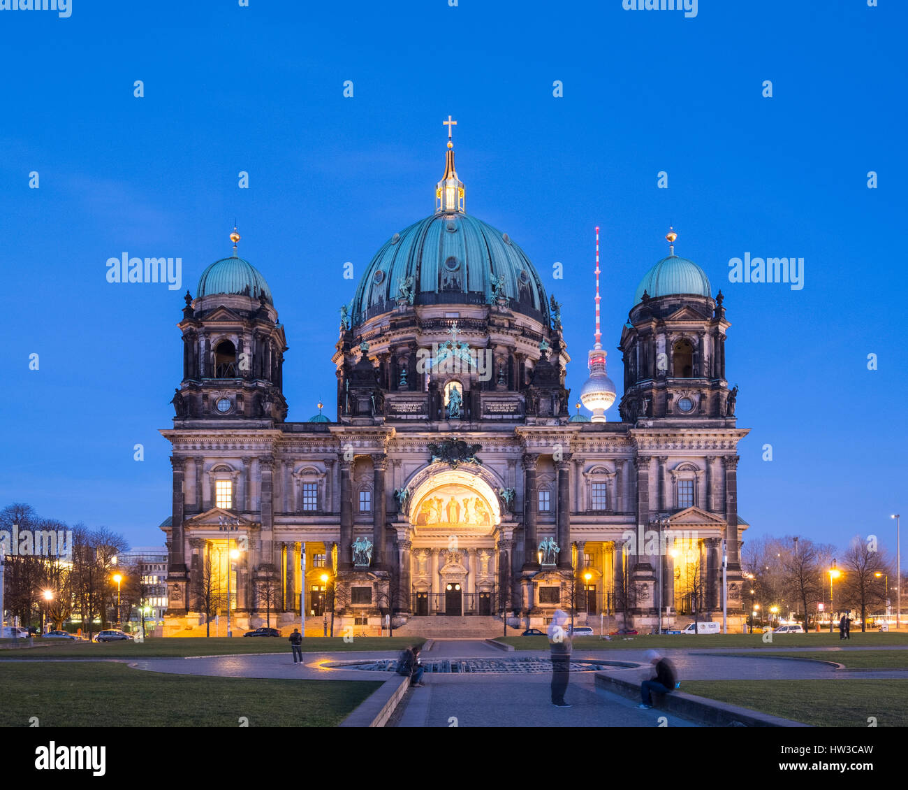 Ansicht des Berliner Doms (Berliner Dom) in der Nacht in Mitte Berlin, Deutschland. Stockfoto