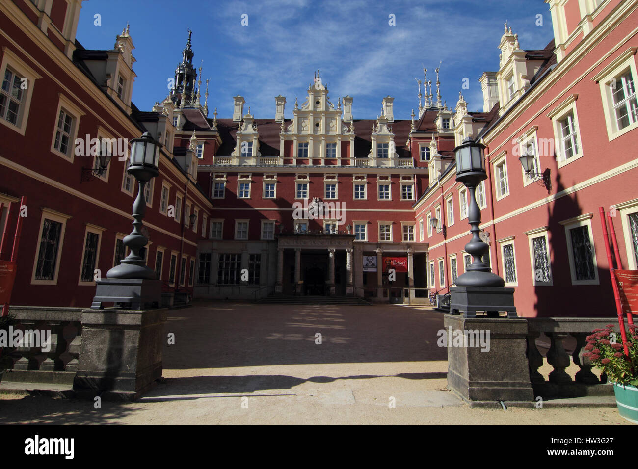 Neues Schloss Muskau, Schlosshof; Pückler-Muskau; Gerichtshof für das "neue Schloss" im Muskauer Park Stockfoto