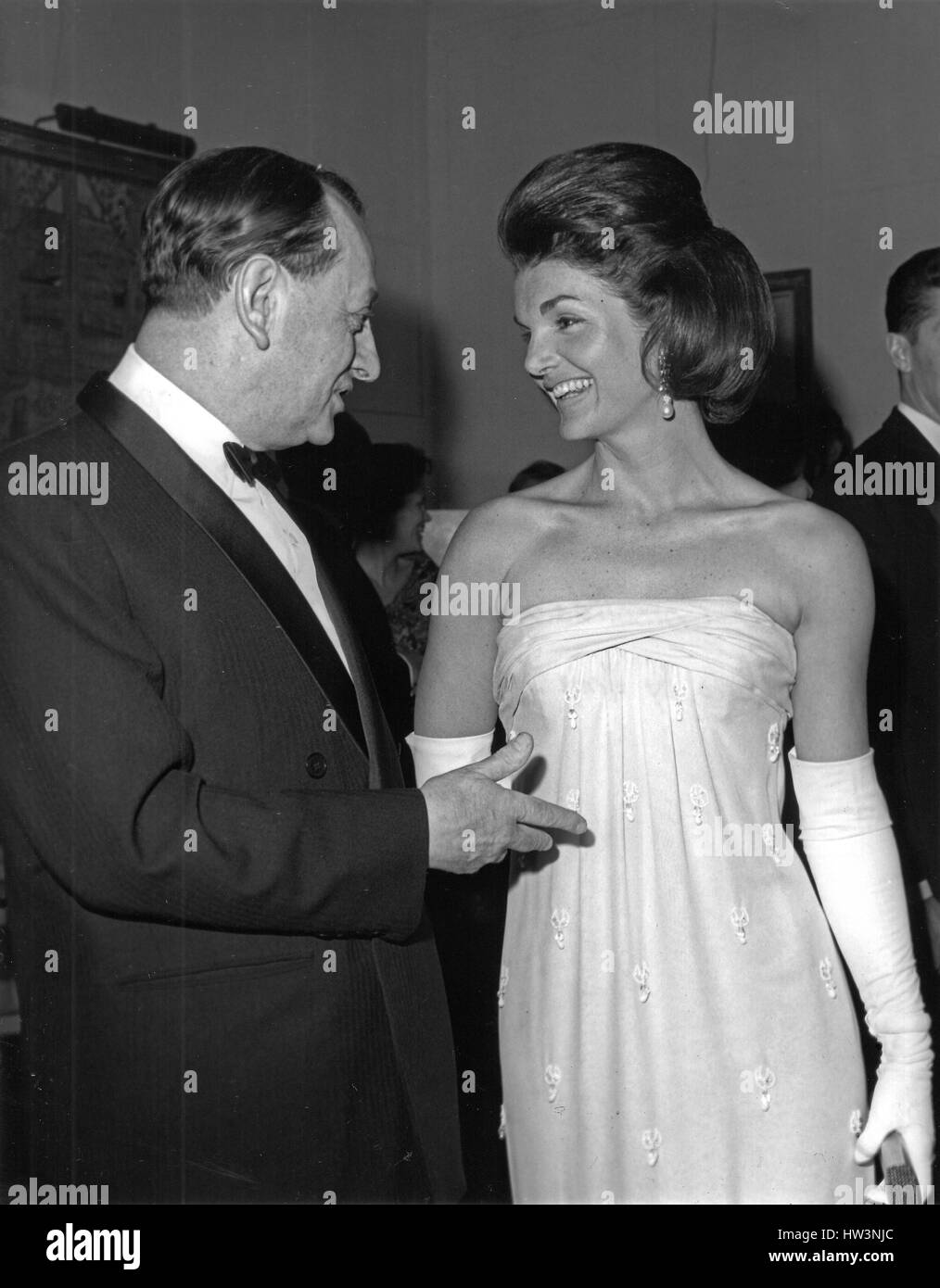First Lady Jacqueline Bouvier Kennedy links und André Malraux Minister für kulturelle Angelegenheiten für Frankreich Recht die Eröffnung der Mona Lisa Ausstellung der National Gallery of Art in Washington, D.C. am 8. Januar 1963. Bildnachweis: Arnie Sachs / CNP /MediaPunch Stockfoto