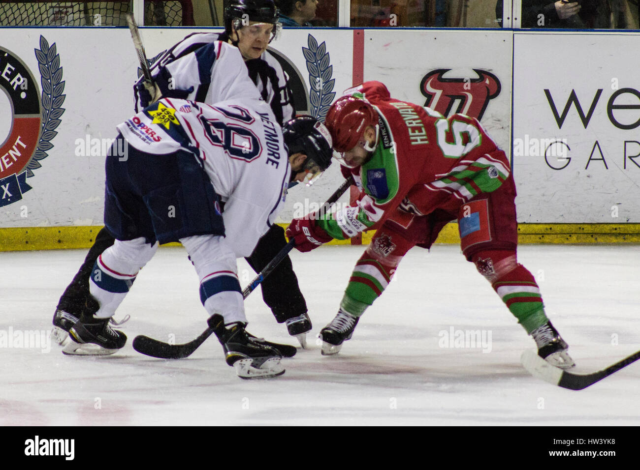 CARDIFF, VEREINIGTES KÖNIGREICH. Cardiff Devils Eishockey-Mannschaft ein Heimspiel in der Cardiff-Eis-Arena zu spielen. Stockfoto