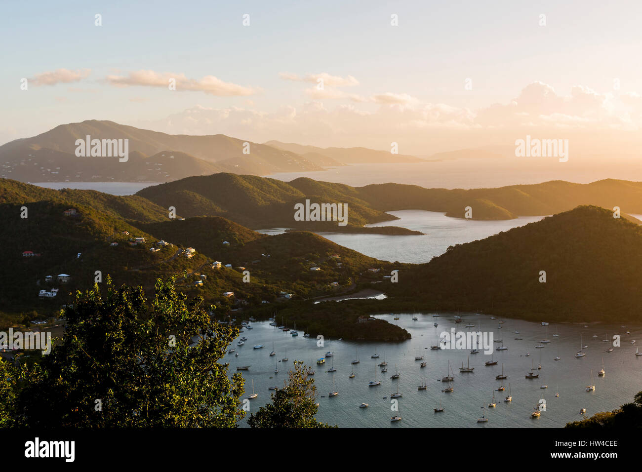 Luftaufnahme der Segelschiffe in Sanders Bay, Charlotte Amalie, St. John, Amerikanische Jungferninseln Stockfoto