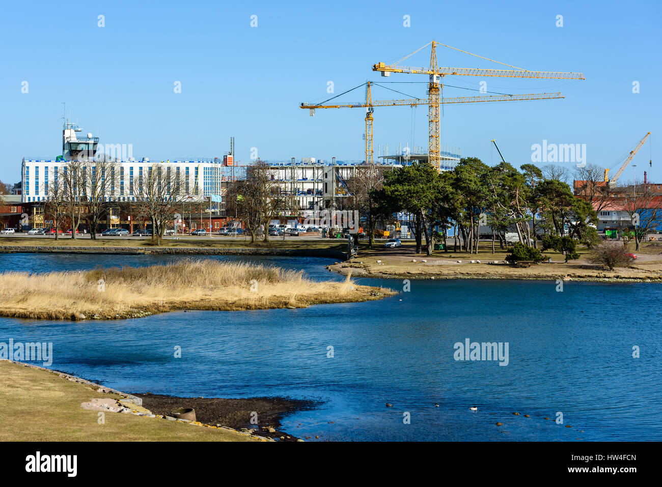 Kalmar, Schweden - 15. März 2017: Dokumentation der Baustelle am Hafen Linnaeus Universität. Meerwasser ist geplant, das Gebäude zu kühlen wh Stockfoto