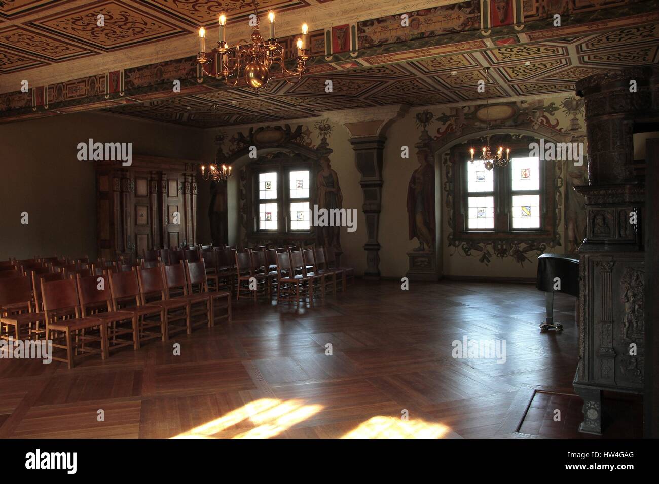 Der Festsaal im Wilhelmsburg Palace mit reichlich Decke und Wanddekorationen. Die Burg wurde von den hessischen Landgrafen zwischen 1585 und 1590 erbaut. Schmalkalden, Thüringen, Deutschland, Europa-Datum: 25. Februar 2017 Datum: 28. September 2015 | weltweite Nutzung Stockfoto