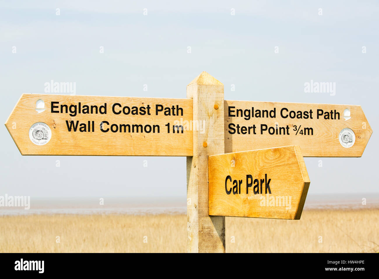 Ein Zeichen für den Küstenpfad am Steart Punkt, Somerset, UK. Stockfoto