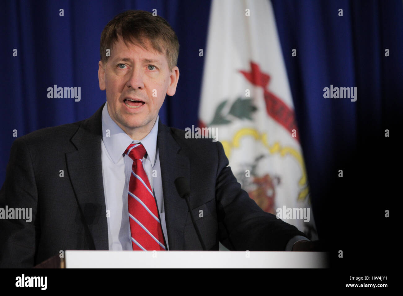 US-CFPB-Regisseur Richard Cordray Feld Anhörungen 16. Februar 2017 in Charleston, West Virginia. Das Consumer Financial Protection Bureau ist eine unabhängige Bundesrepublik Watchdog-Agentur zum Schutz der Verbraucher vor Betrug, Kriminalität und Missbrauch. Stockfoto