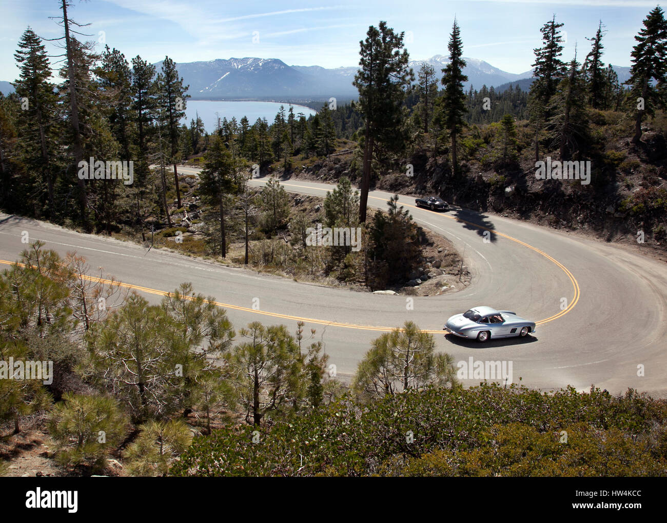 Mercedes 300SL Flügeltürer fahren auf einer Straße in der Nähe von Lake Tahoe, Kalifornien USA Stockfoto