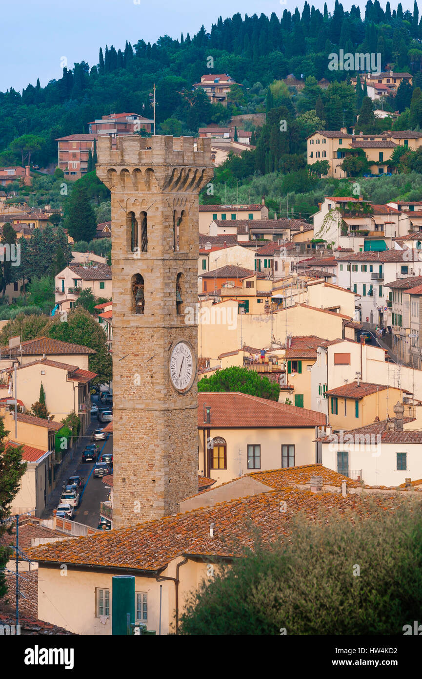 Fiesole Toskana Italien, Blick auf den Turm der Kathedrale (Cattedrale di San Romolo) und Gebäude in den Hang Stadt Fiesole in Toskana, Italien. Stockfoto