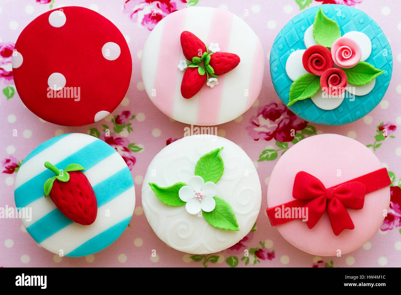 Cupcakes mit einem Sommer-Thema Stockfoto