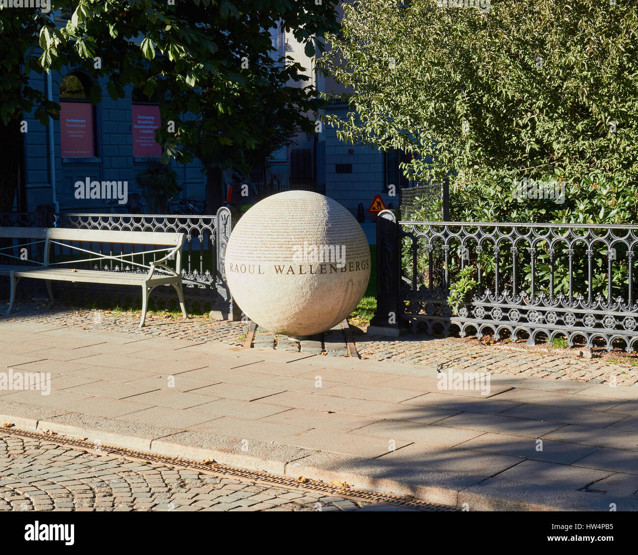 Denkmal für Raoul Wallenberg, Stockholm, Schweden. Schwedische humanitäre mit dem Speichern von Tausenden von Juden in der NS-Ungarn im Zweiten Weltkrieg besetzten zwei gutgeschrieben Stockfoto