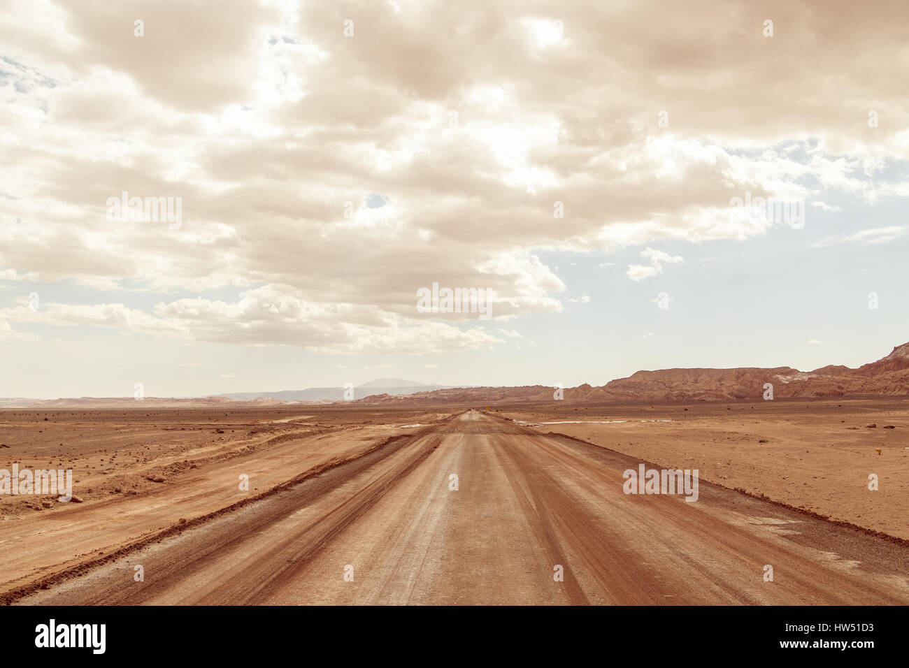 Die atemberaubende Aussicht von der Atacama-Wüste in Chile. Es ist ein Plateau in Süd-Amerika und die unpolaren trockenste Wüste der Welt. Stockfoto