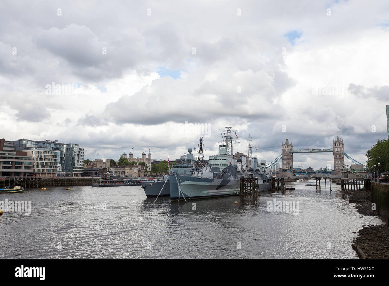 Leichte Kreuzer der Royal Navy HMS Belfast (C35) ist jetzt ein Museumsschiff und eine beliebte Touristenattraktion betrieben durch das Imperial War Museum am Fluss Stockfoto
