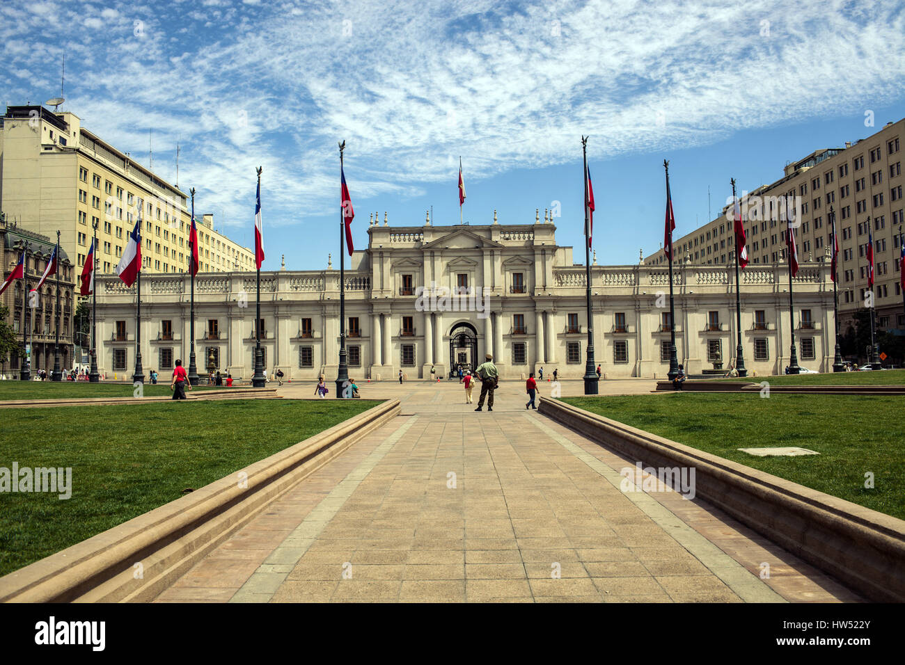 Vorderansicht der Palacio De La Moneda der Sitz des Präsidenten der Republik Chile. Es befindet sich in Santiago de Chile und beherbergt auch Stockfoto