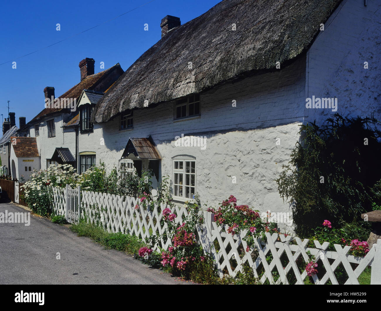 Strohgedeckten Hütten. Avebury. Wiltshire. England. UK Stockfoto