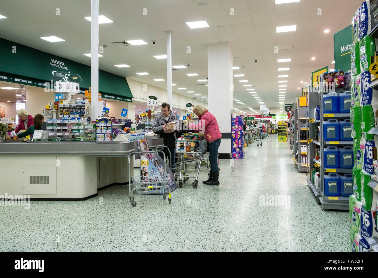 Morrisons Supermarkt Kasse Kunden Retail Store Stockfoto