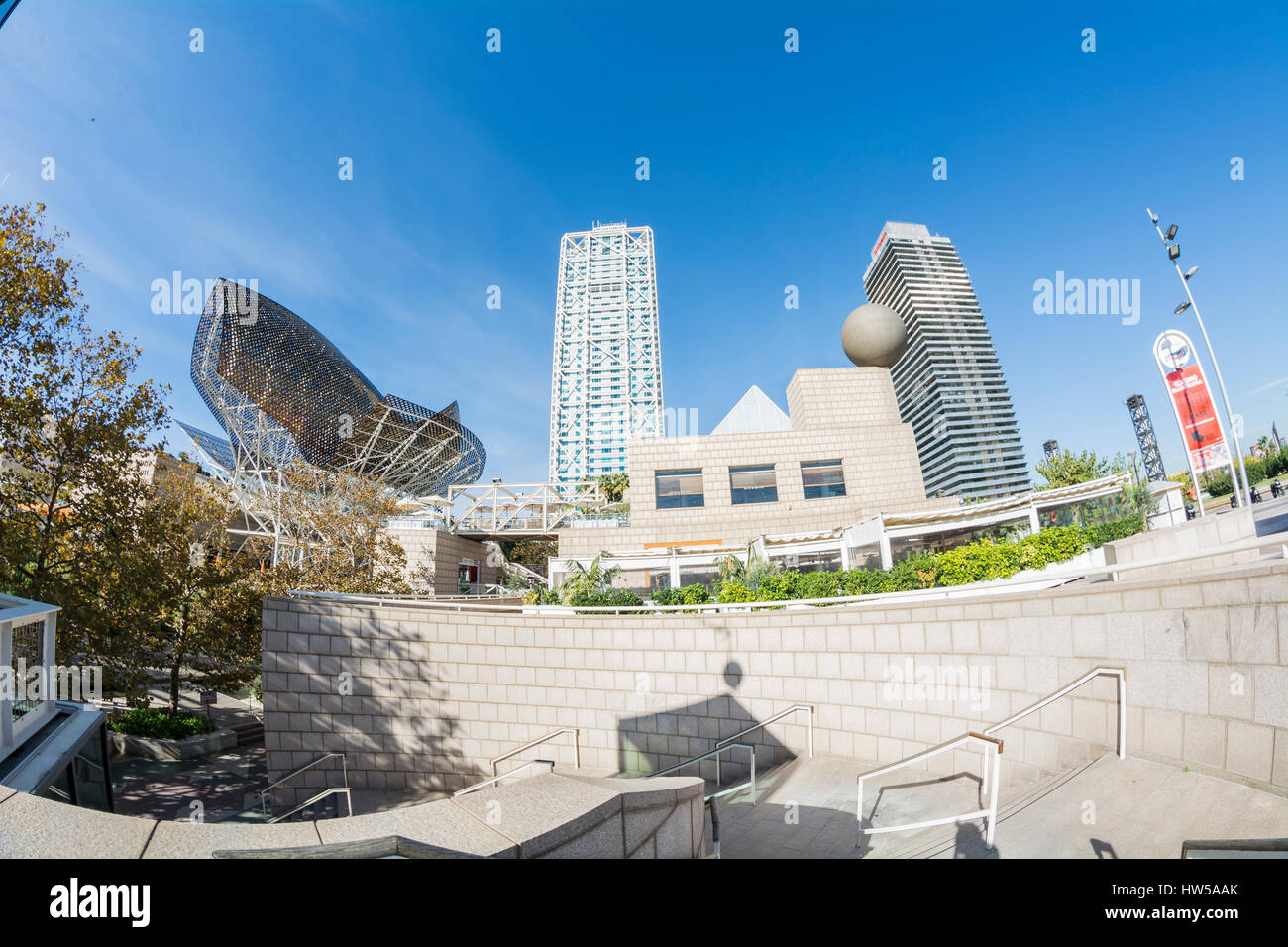 La Vila Olímpica del Poblenou (Olympische Dorf Poblenou) ist ein Stadtteil im Sant Martí Bezirk von Barcelona, Katalonien (Spanien) Stockfoto