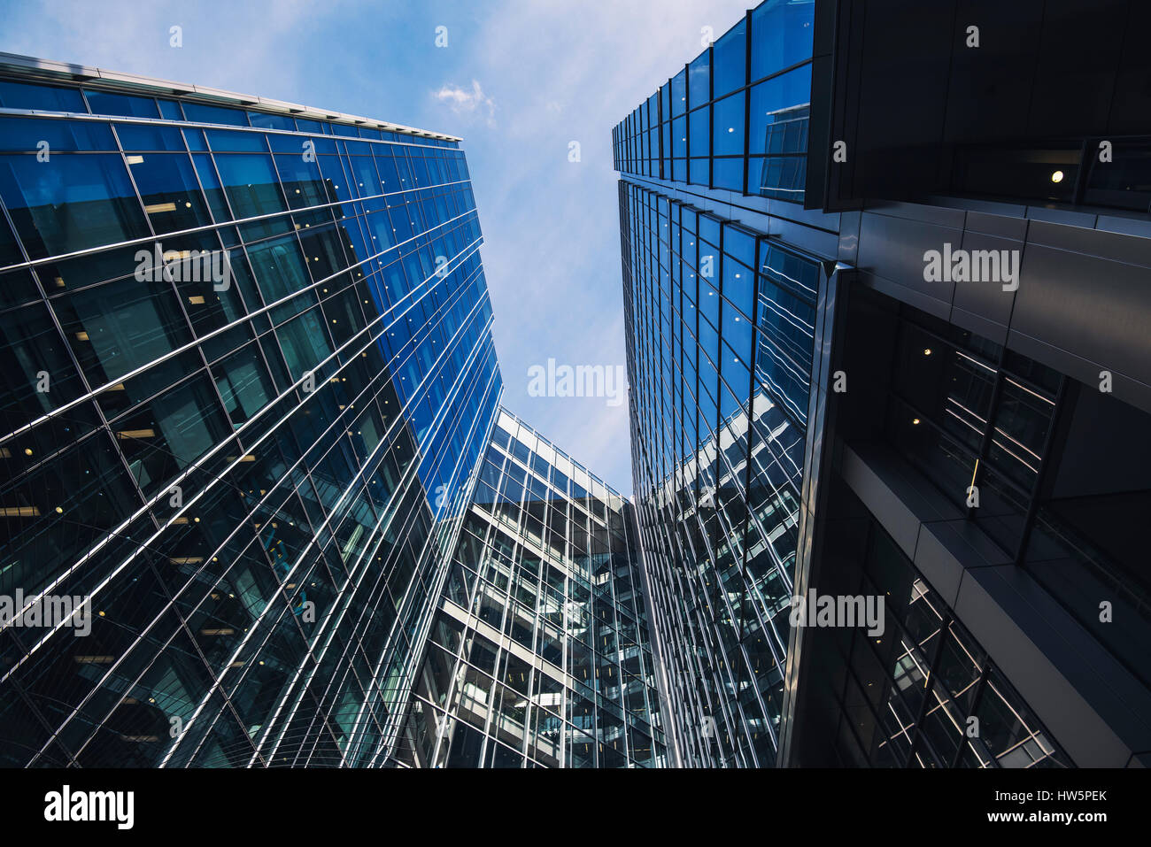 Moderne Glasbauten in einem Geschäftsviertel gelegen. Stockfoto
