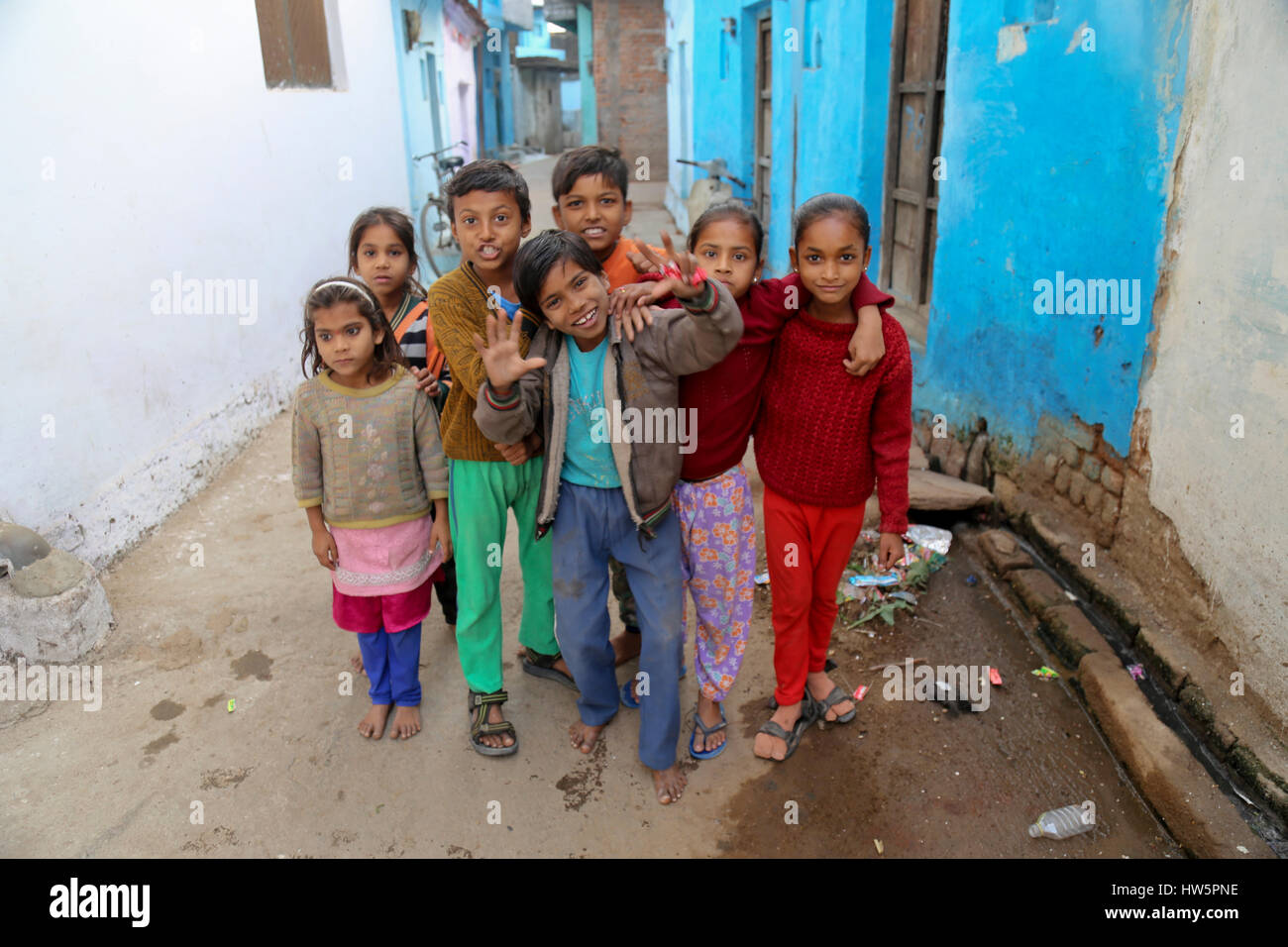 Gruppe von indischen Kindern in Pose, Khajuraho, Indien Stockfoto