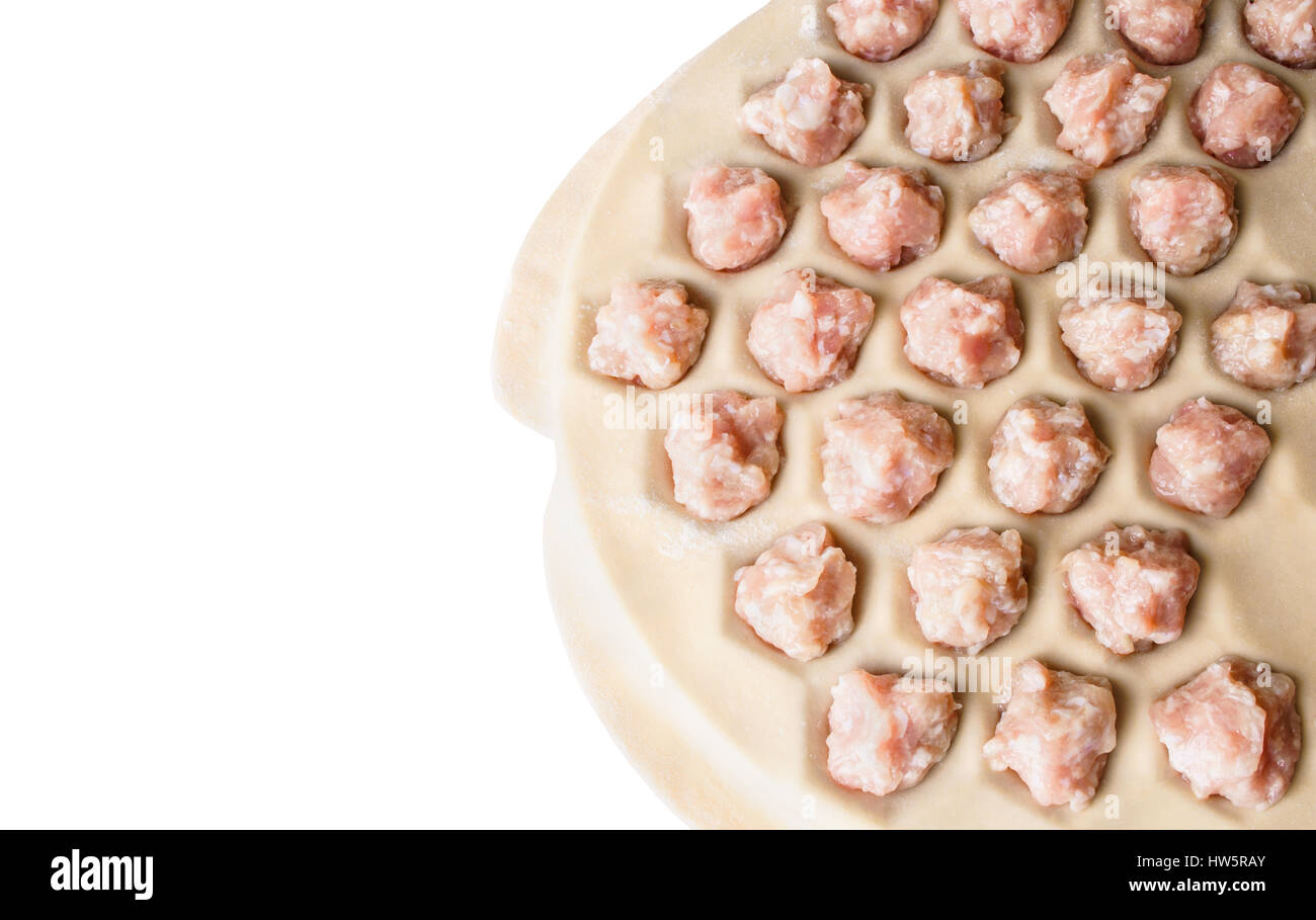 Schritt für Schritt Von zu Hause machen - Knödel, Ravioli oder Maultaschen mit Hackfleisch Befüllen mit Ravioli Schimmel oder Ravioli maker. Stockfoto