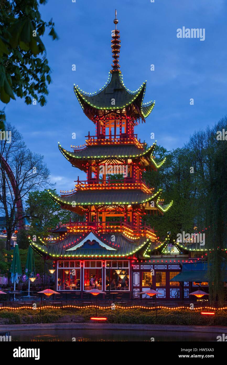 Dänemark, Zealand, Kopenhagen, Tivoli Gardens Amuseument Park, chinesischer Pavillon Stockfoto