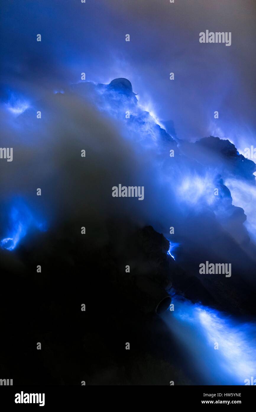 Indonesien, Java Insel, Provinz Ostjava, Kawah Ijen Vulkan, Schwefel-Flammen Stockfoto