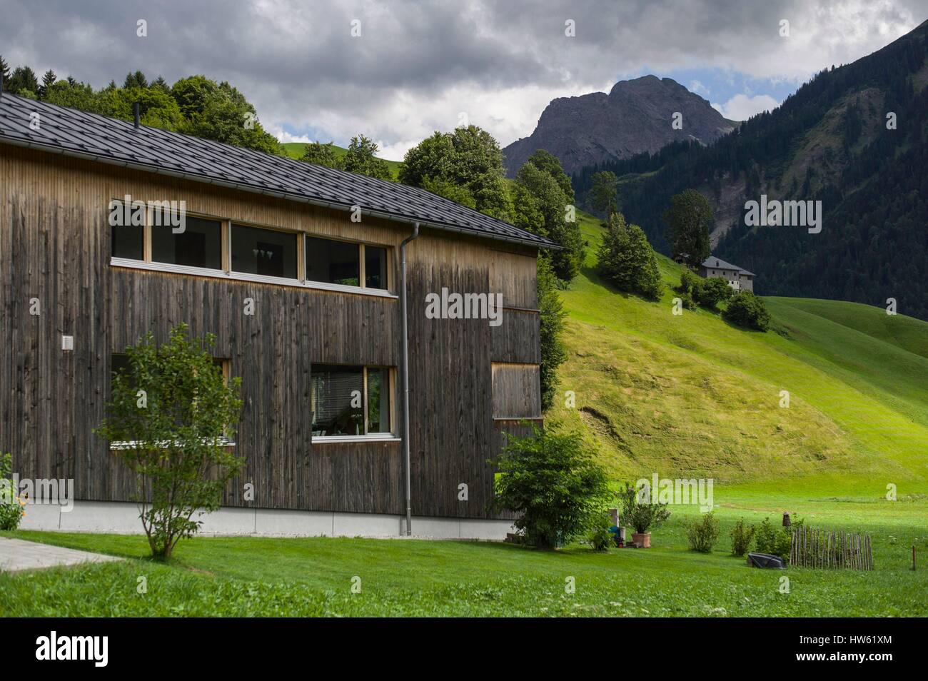 Österreich, Vorarlberg, Bregenzerwald, Au, traditionelle und zeitgenössische Häuser Stockfoto