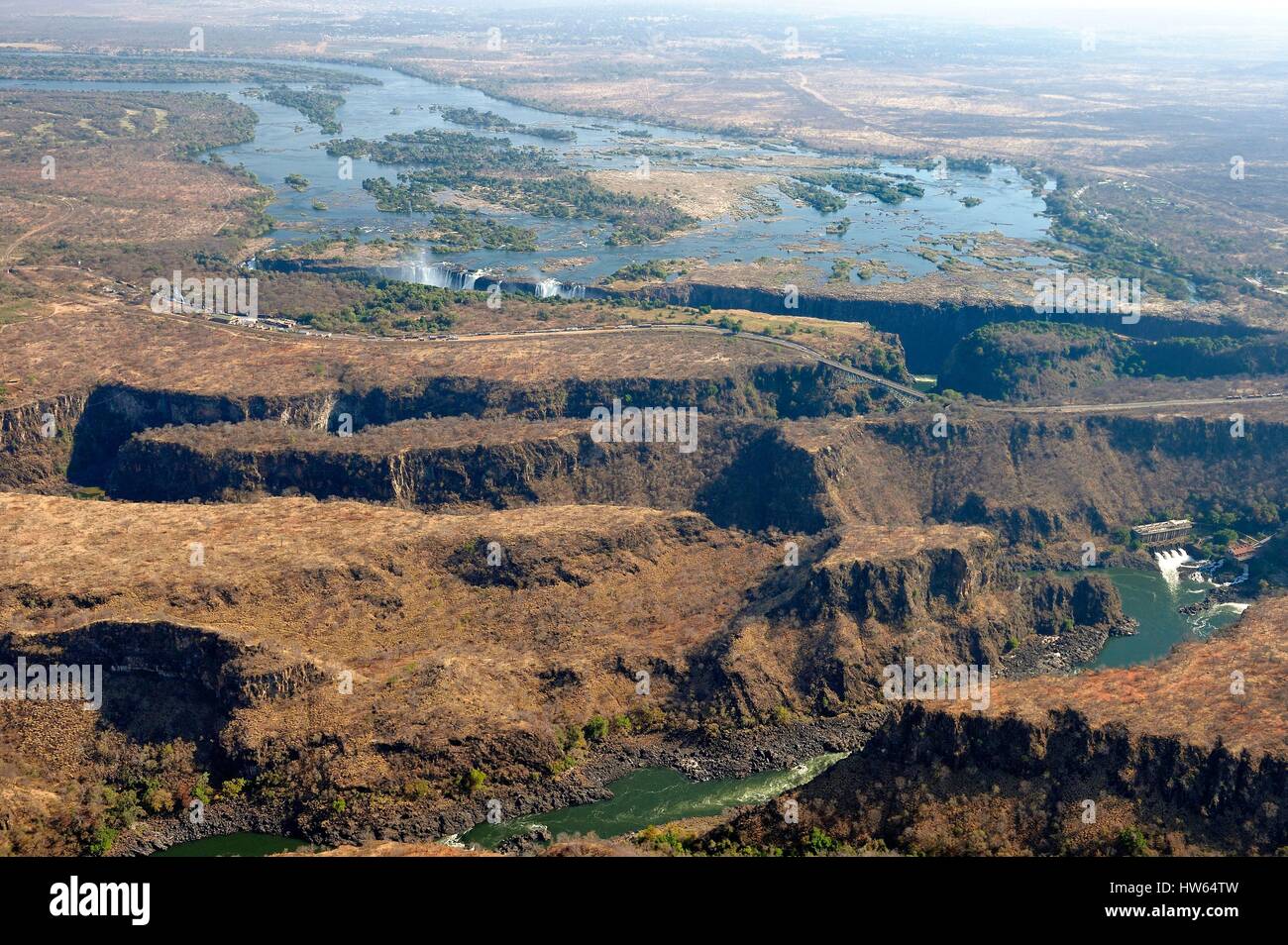 Simbabwe, Matabeleland North Province, Zambesi River, die Victoriafälle, aufgeführt als Weltkulturerbe von der UNESCO (Luftbild) Stockfoto