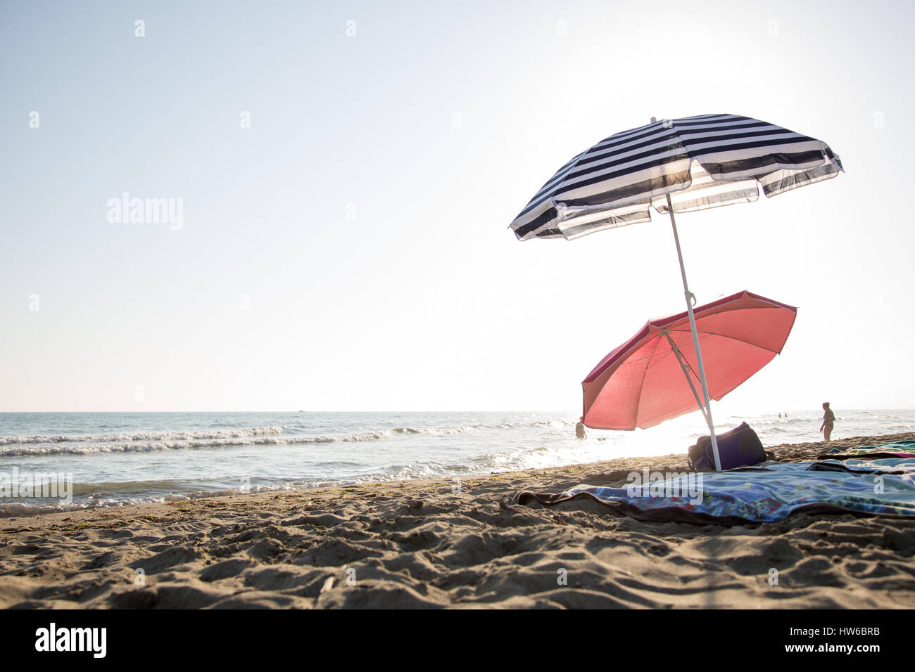 Sonnenschirme am Strand in Italien Stockfoto Sonnenschirme am Strand in Italien Stockfoto