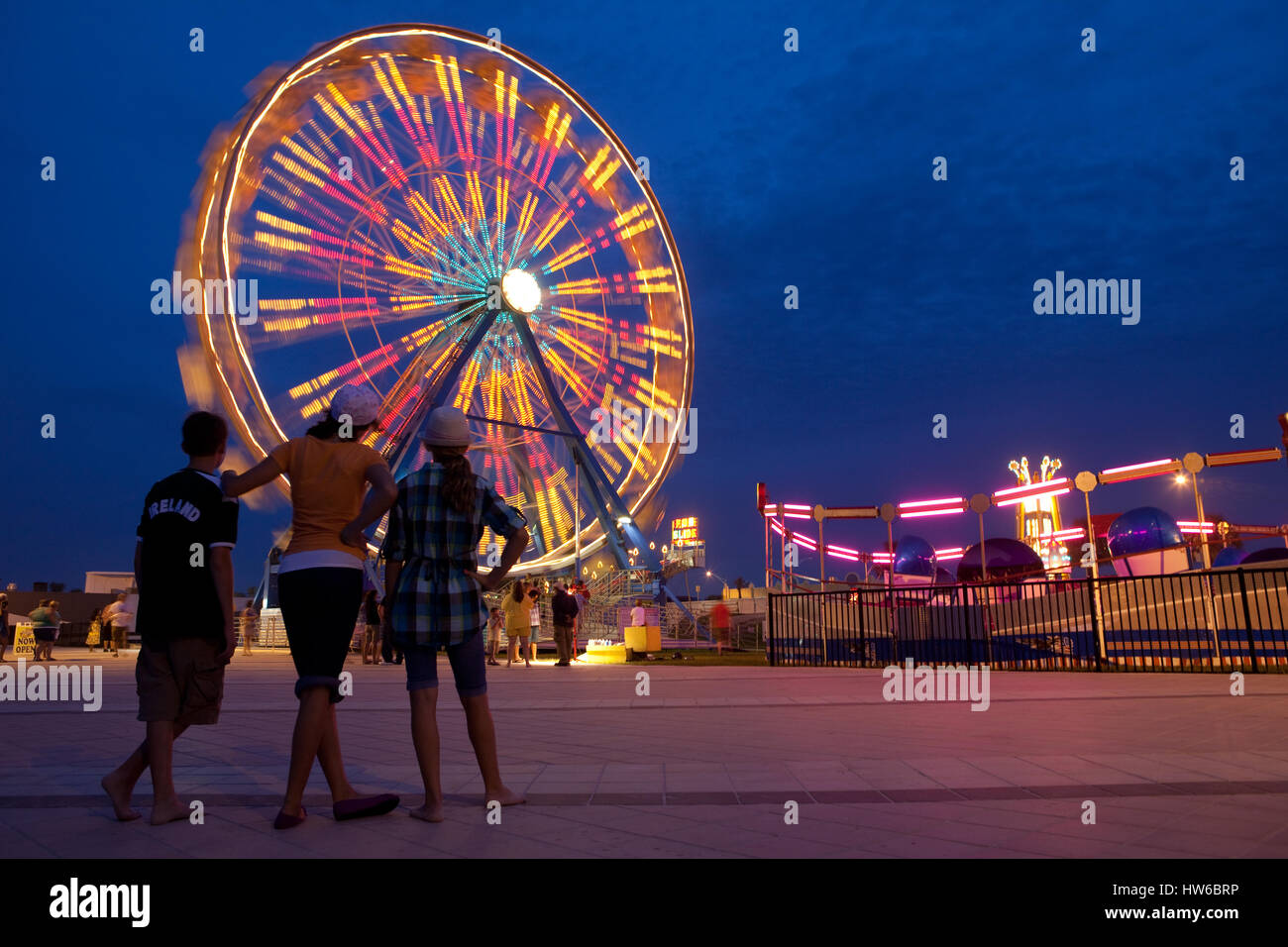 Riesenrad in der Abenddämmerung in Daytona Beach Stockfoto