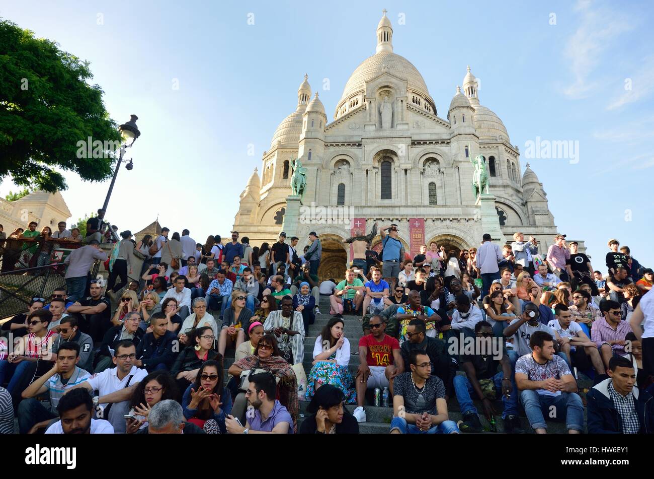 PARIS Frankreich 7. Juni 2015: große Menschenmenge vor Sacre Coeur Paris Stockfoto